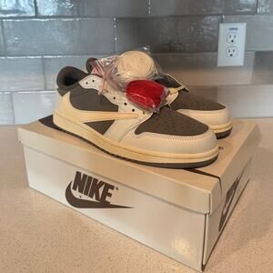 Reverse Travis Scott Jordan 1s